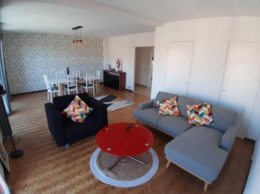 Spacious & peaceful rooftop apartment - parking and fully equipped